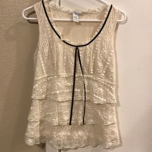 Lace ruffle sleeveless top